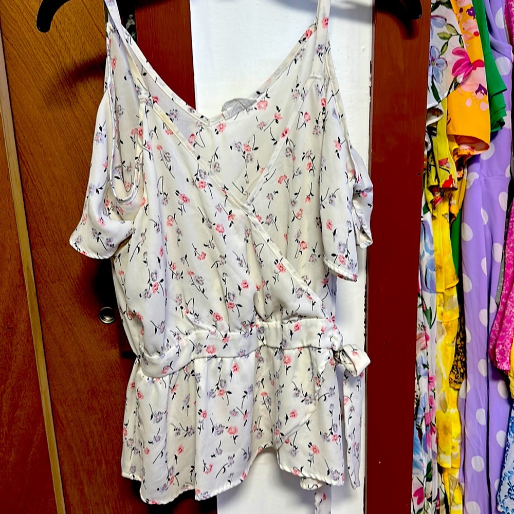Sienna Sky Cold shoulder floral, white top  size large